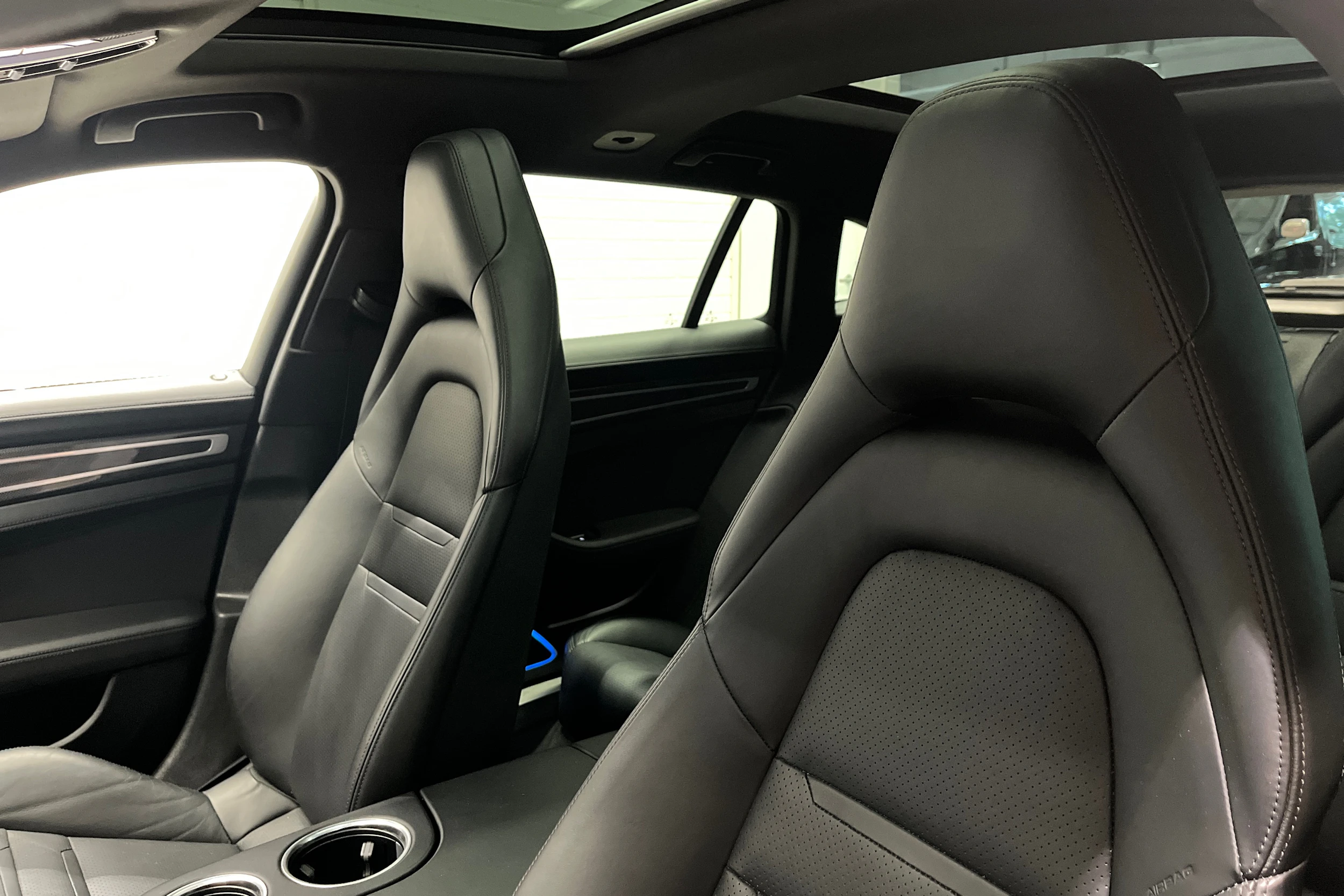 musta Porsche Panamera 2019 kuva 17.