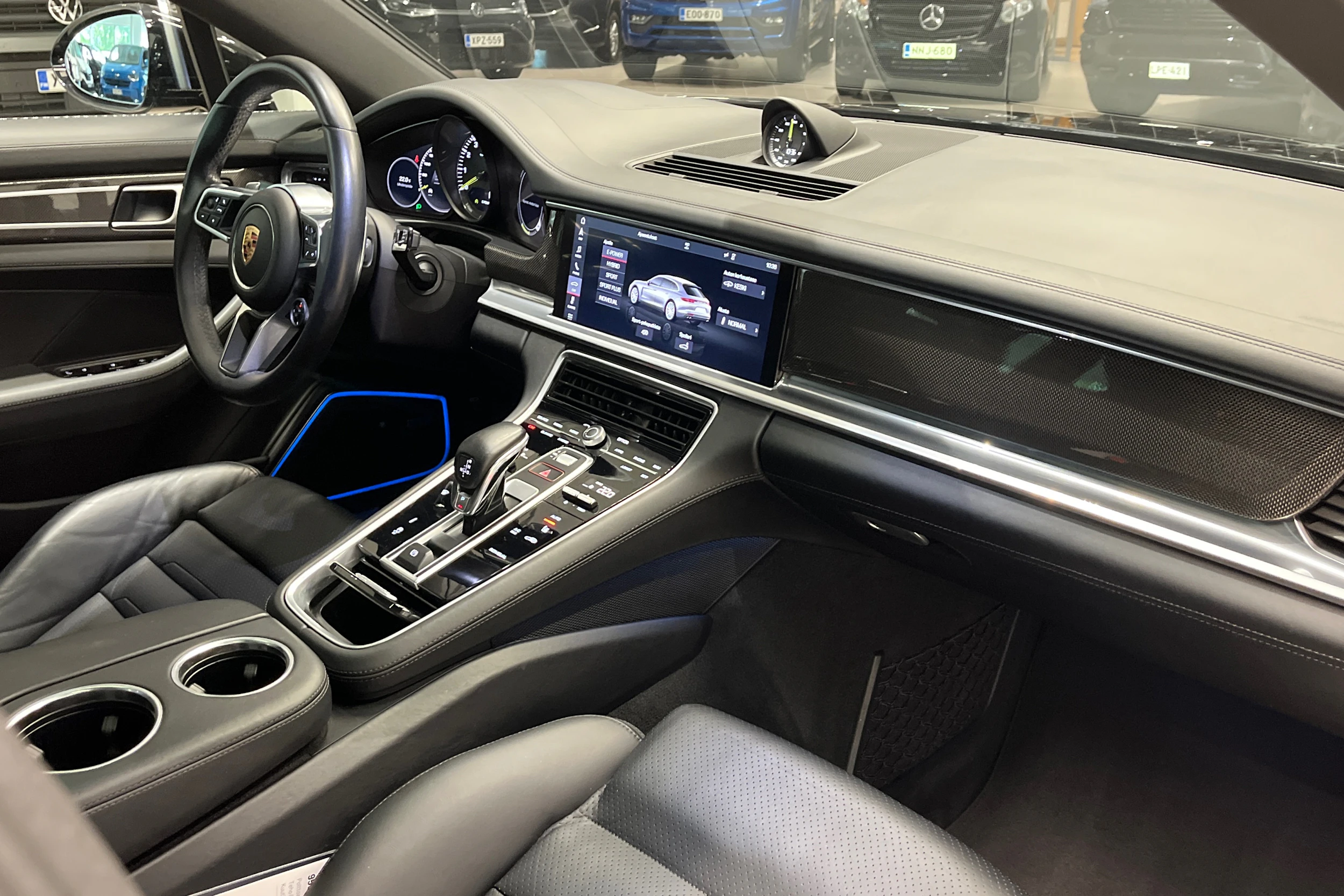 musta Porsche Panamera 2019 kuva 18.
