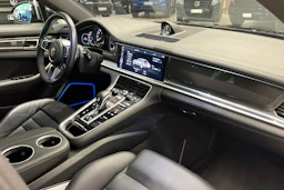 musta Porsche Panamera 2019 kuva 18.
