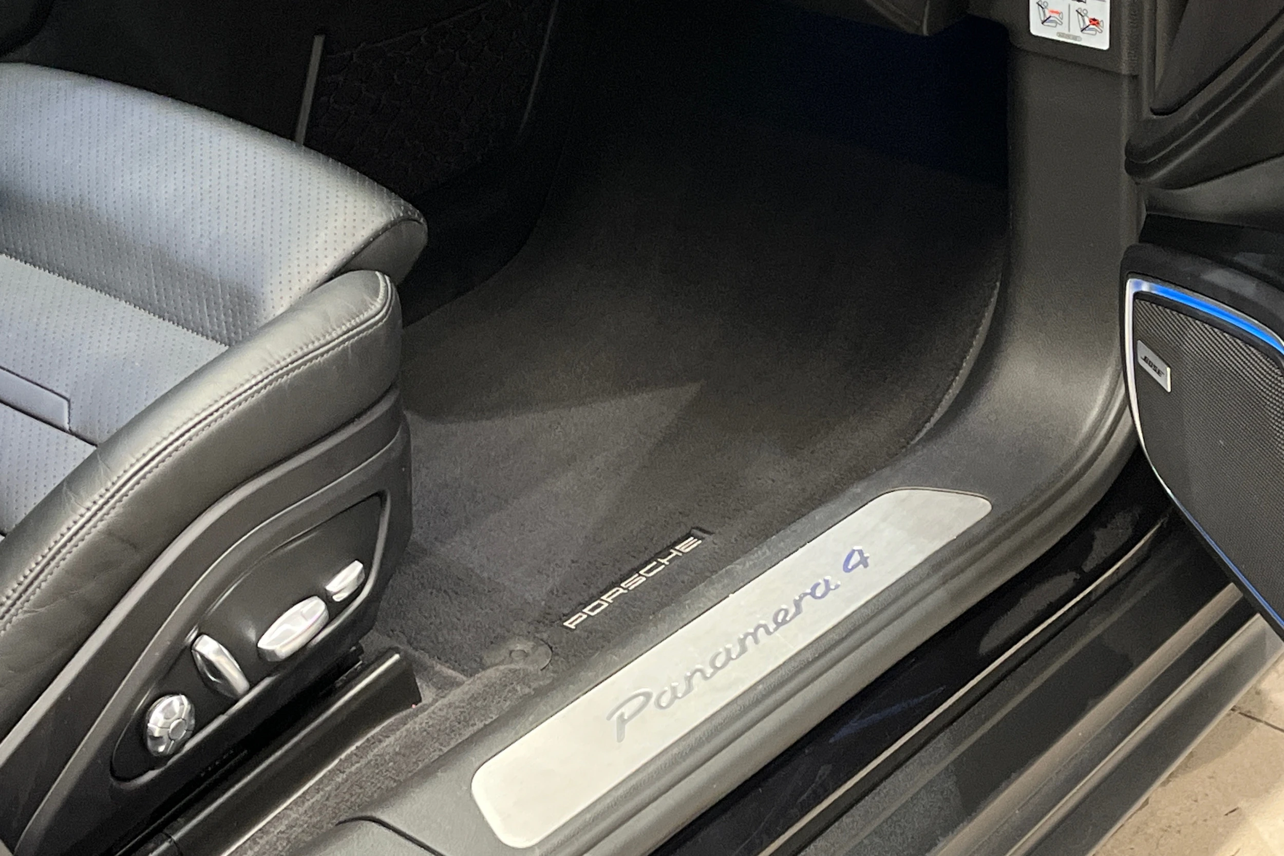 musta Porsche Panamera 2019 kuva 19.