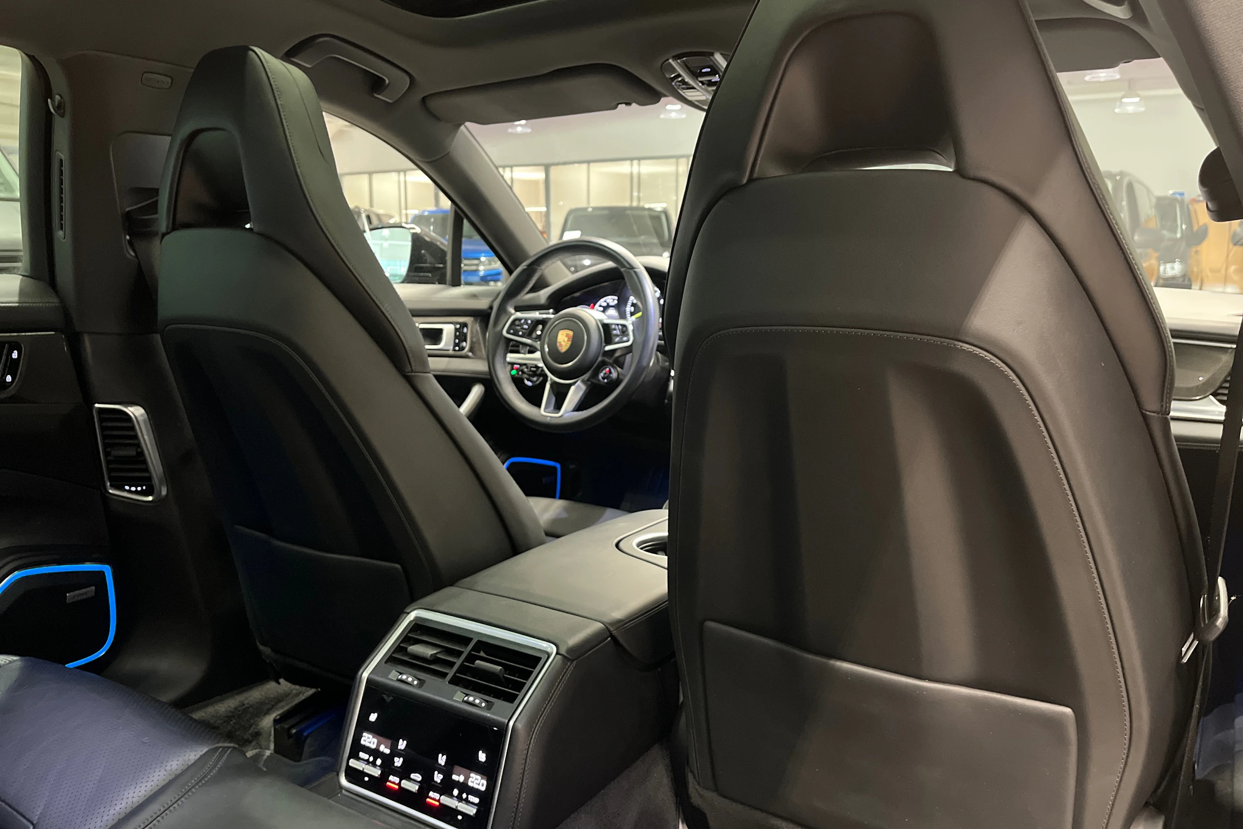 musta Porsche Panamera 2019 kuva 20.