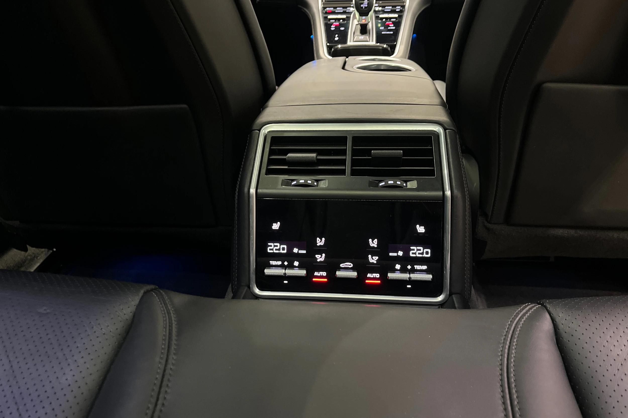 musta Porsche Panamera 2019 kuva 21.