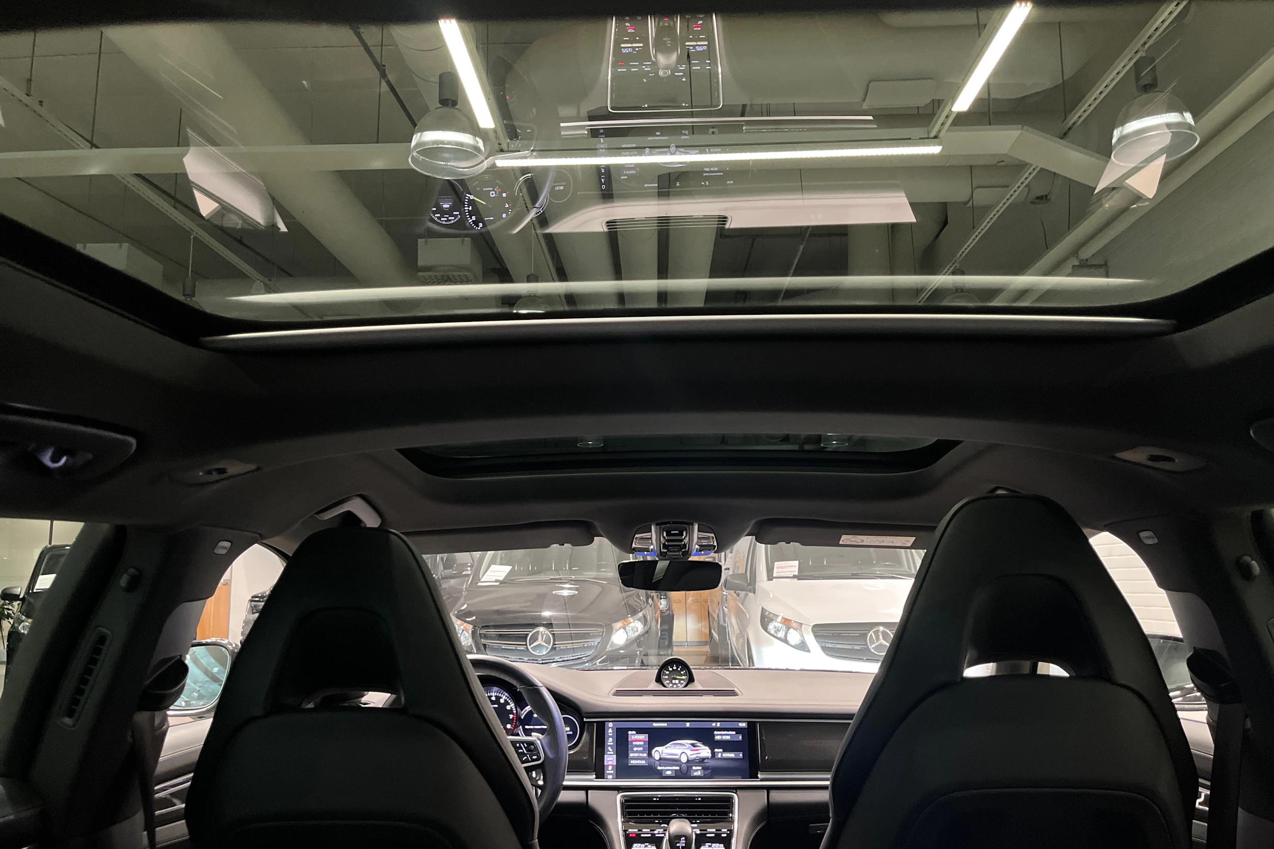 musta Porsche Panamera 2019 kuva 22.