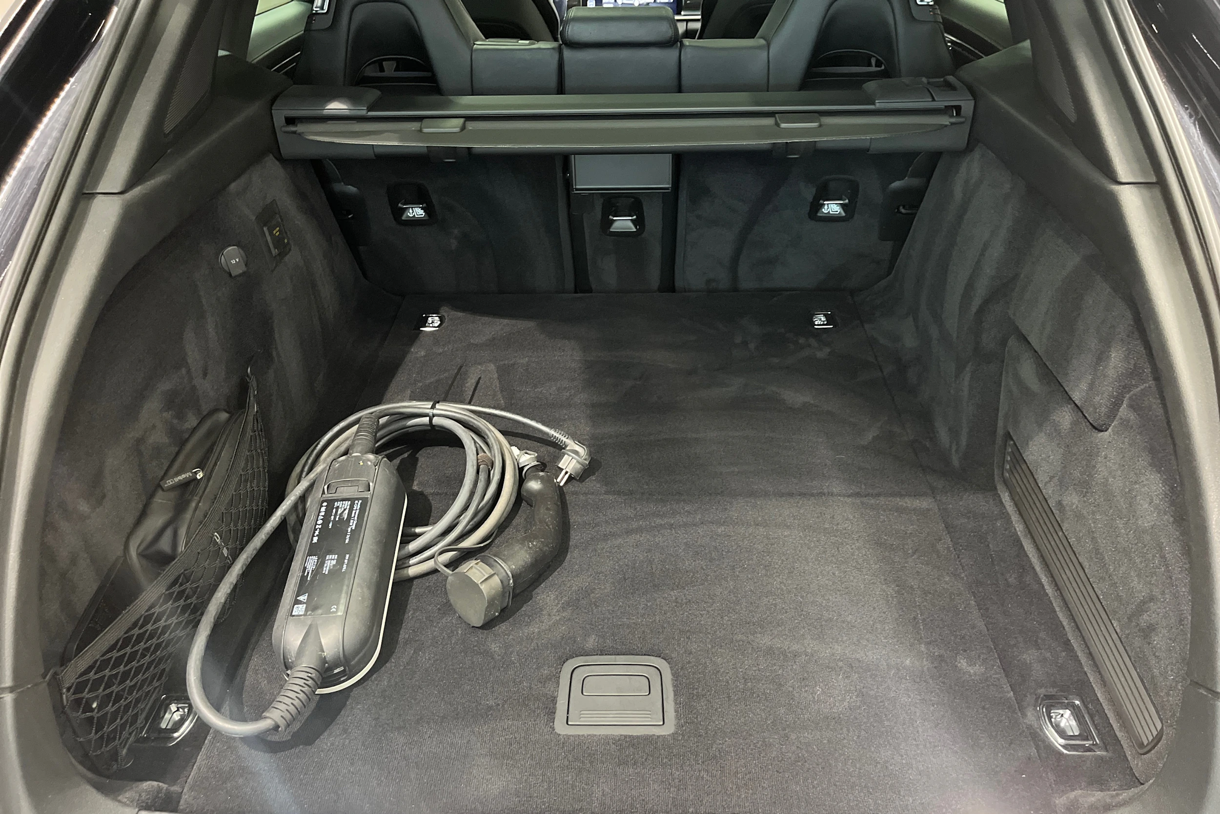 musta Porsche Panamera 2019 kuva 23.