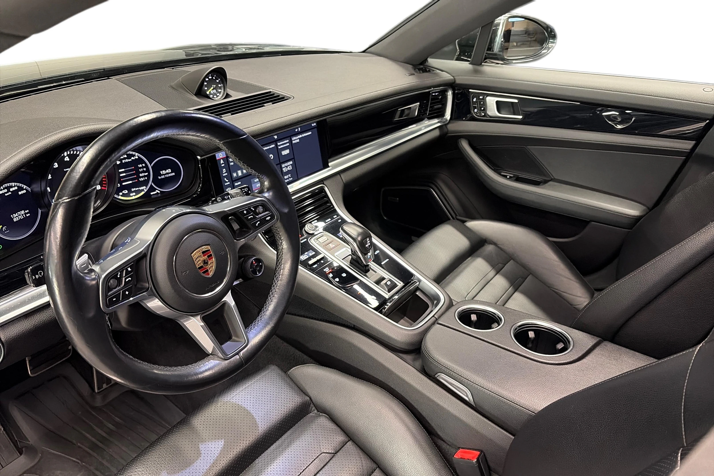 harmaa Porsche Panamera 2019 kuva 6.