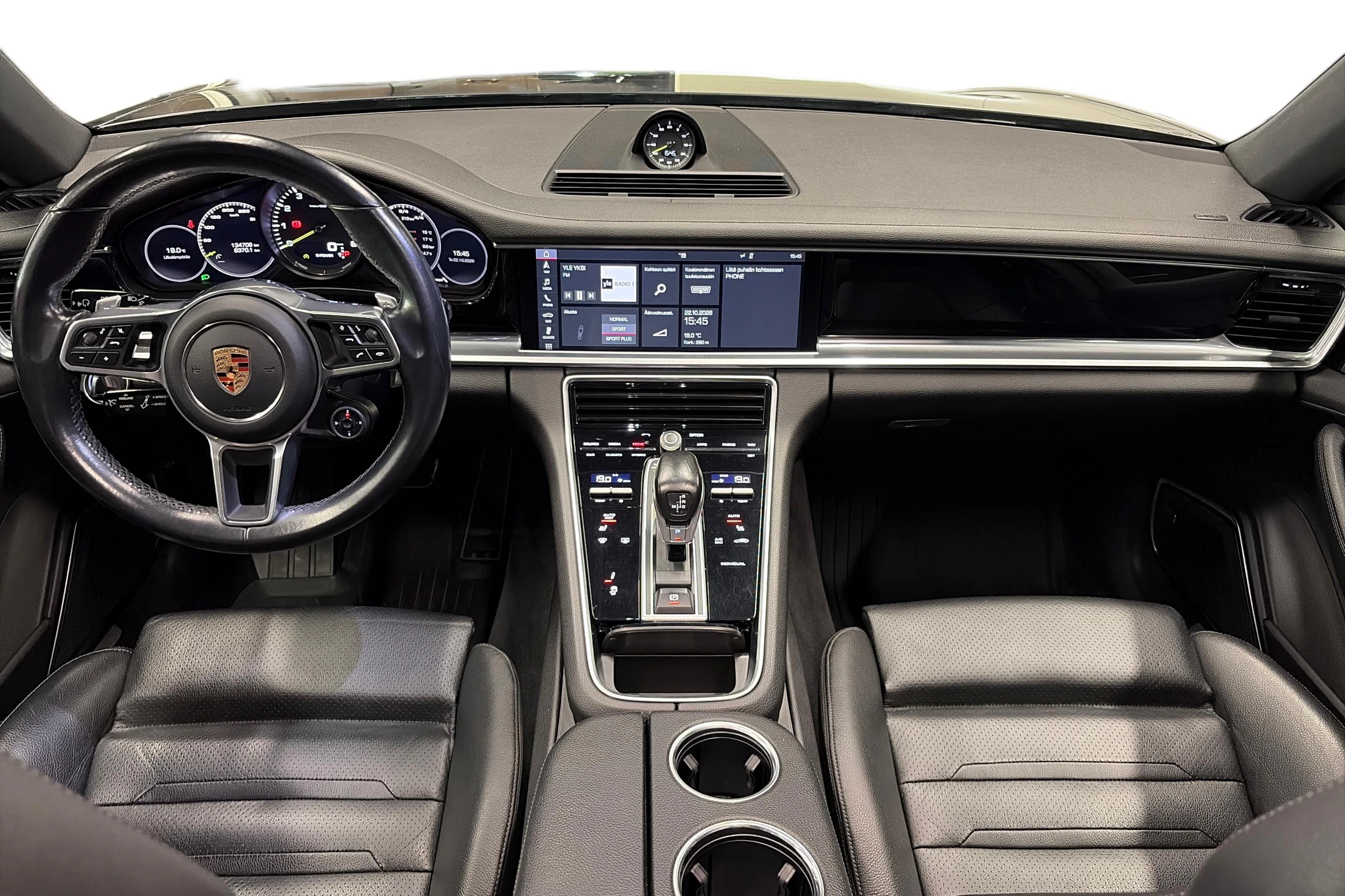 harmaa Porsche Panamera 2019 kuva 7.