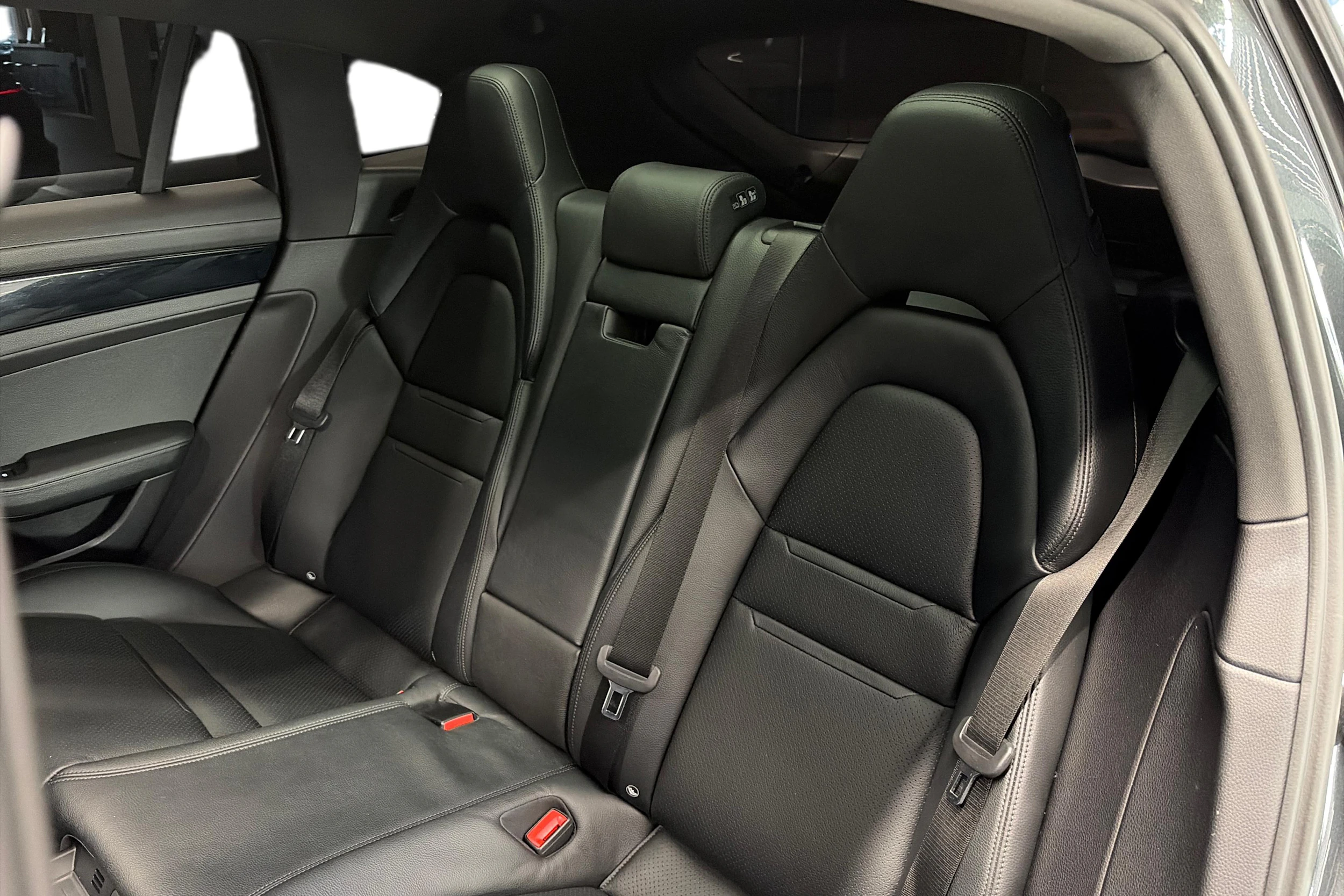 harmaa Porsche Panamera 2019 kuva 8.