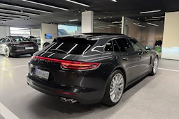 harmaa Porsche Panamera 2019 kuva 11.