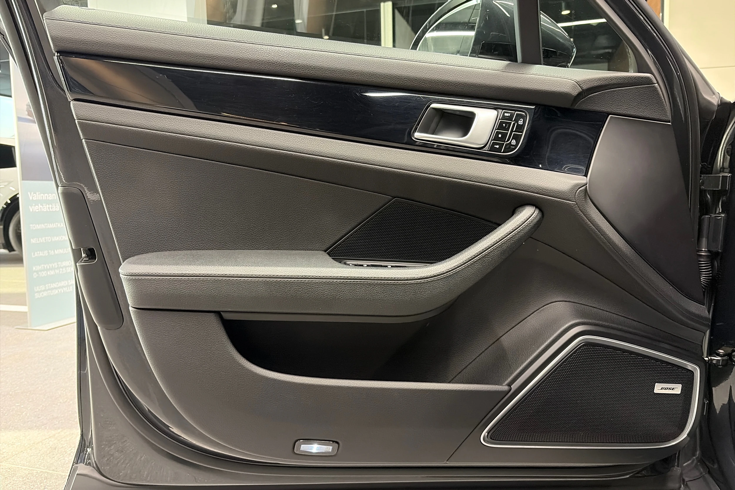 harmaa Porsche Panamera 2019 kuva 12.