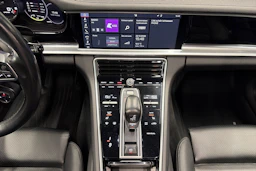 harmaa Porsche Panamera 2019 kuva 16.