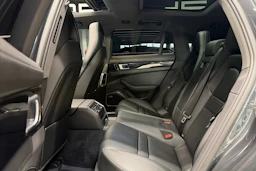 harmaa Porsche Panamera 2019 kuva 24.