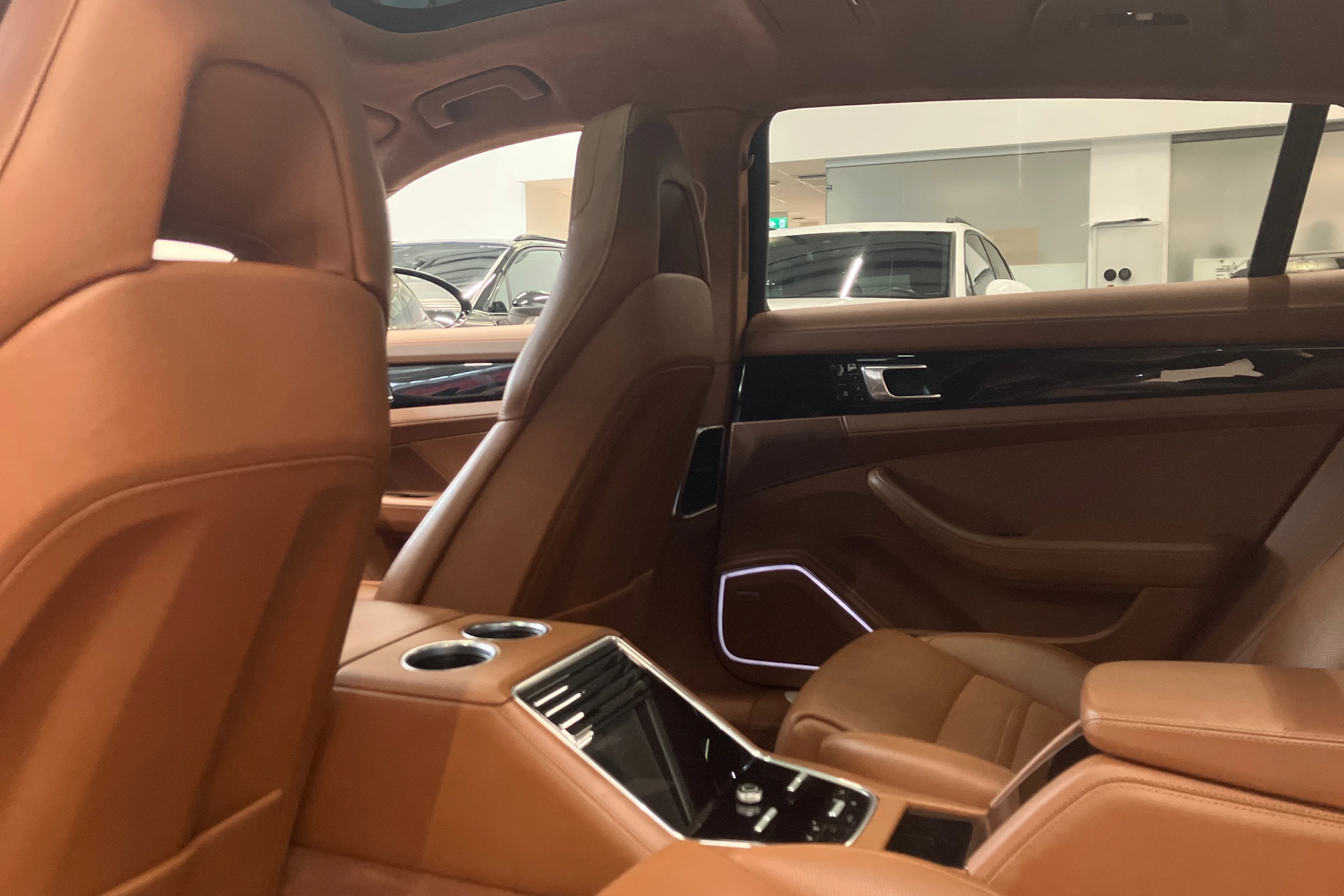 Musta Porsche Panamera 2019 kuva 16.