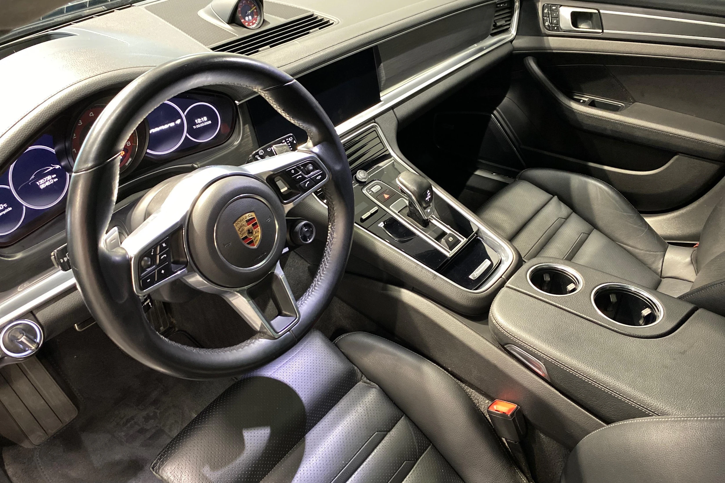 Musta Porsche Panamera 2019 kuva 5.