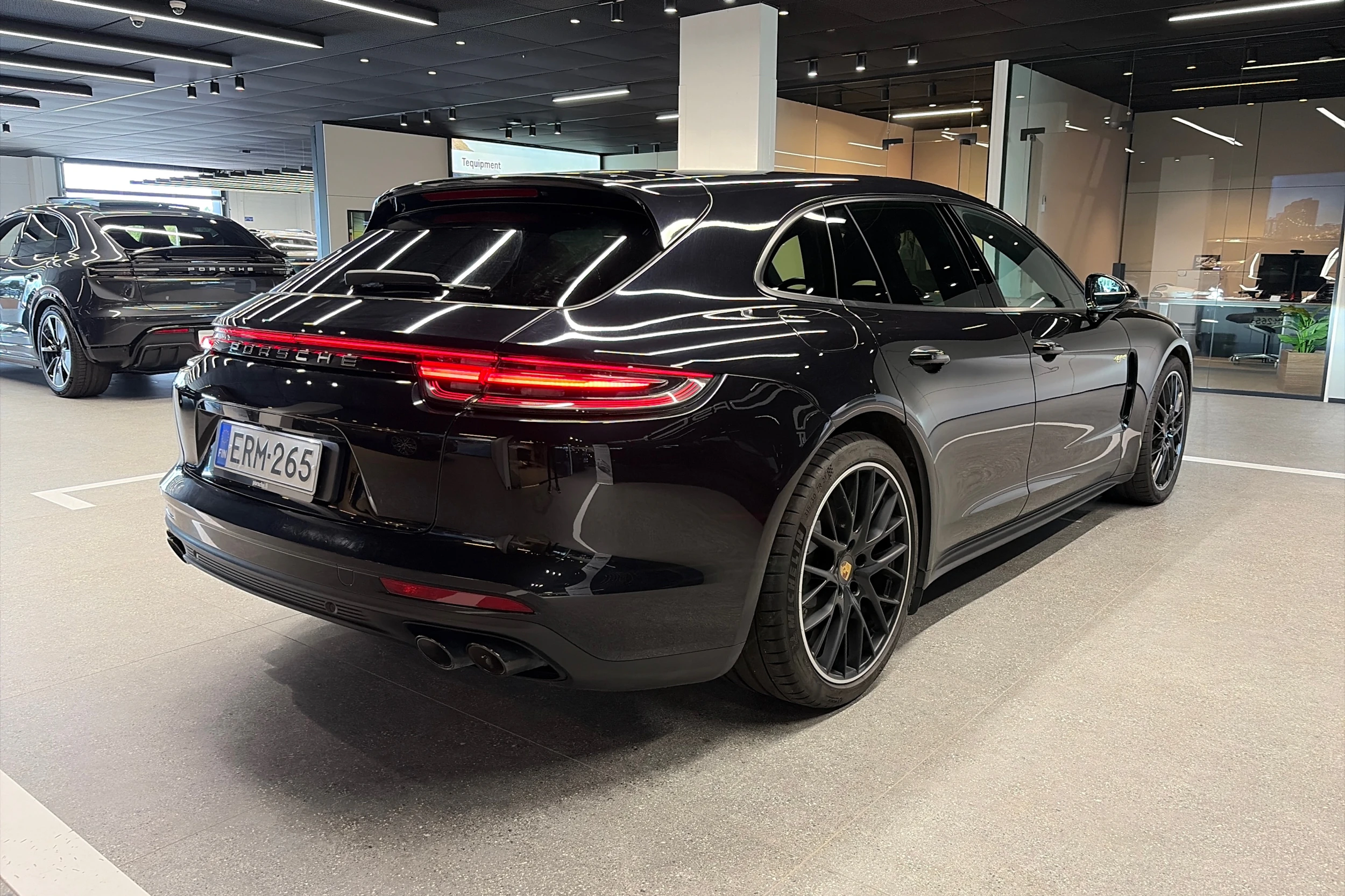 Musta Porsche Panamera 2019 kuva 11.