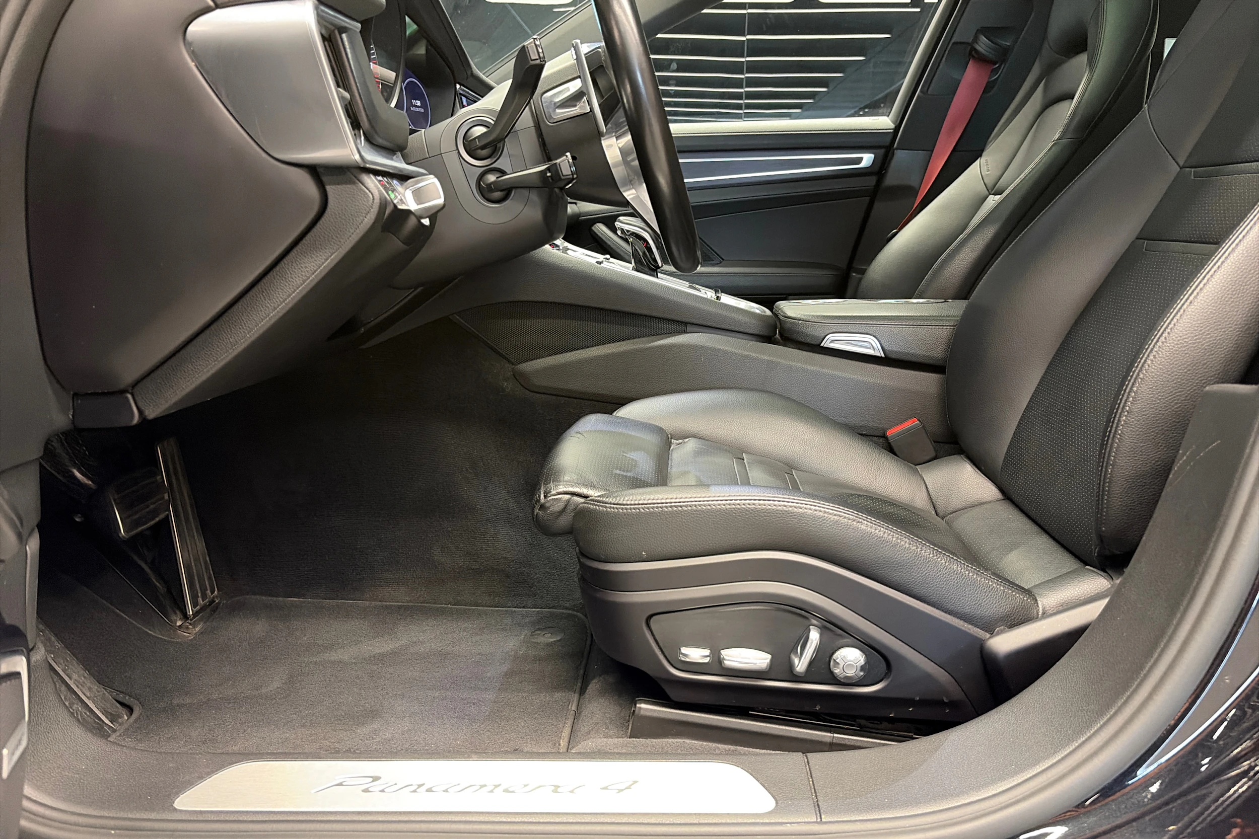 Musta Porsche Panamera 2019 kuva 13.