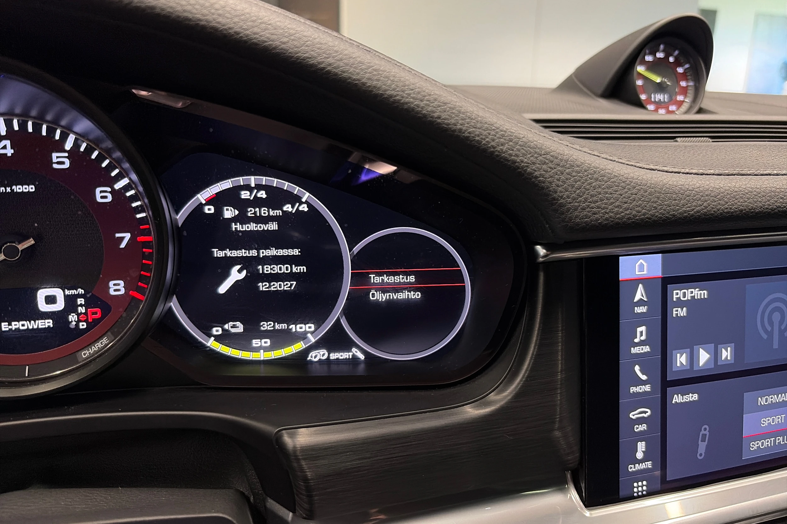 Musta Porsche Panamera 2019 kuva 21.
