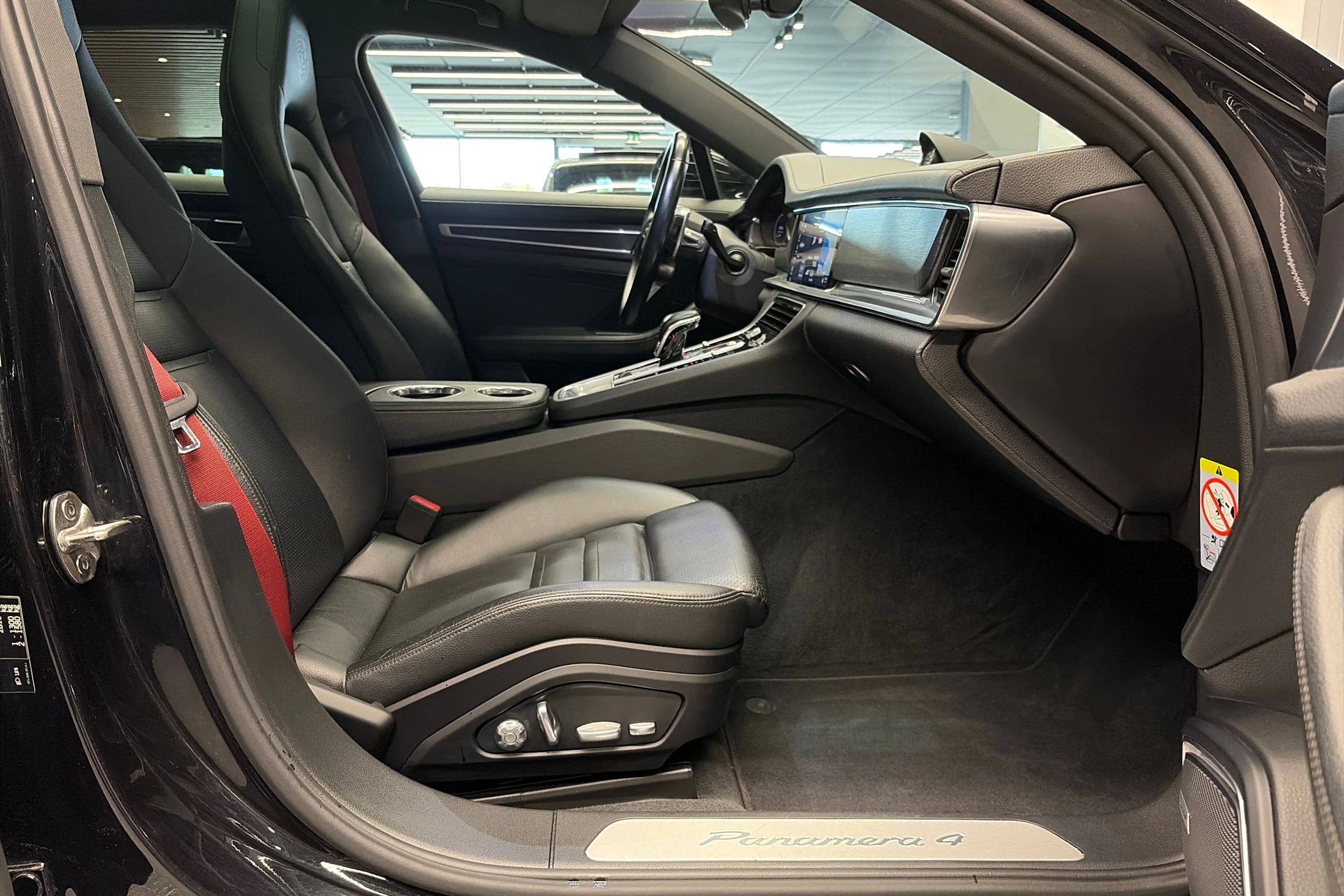 Musta Porsche Panamera 2019 kuva 23.