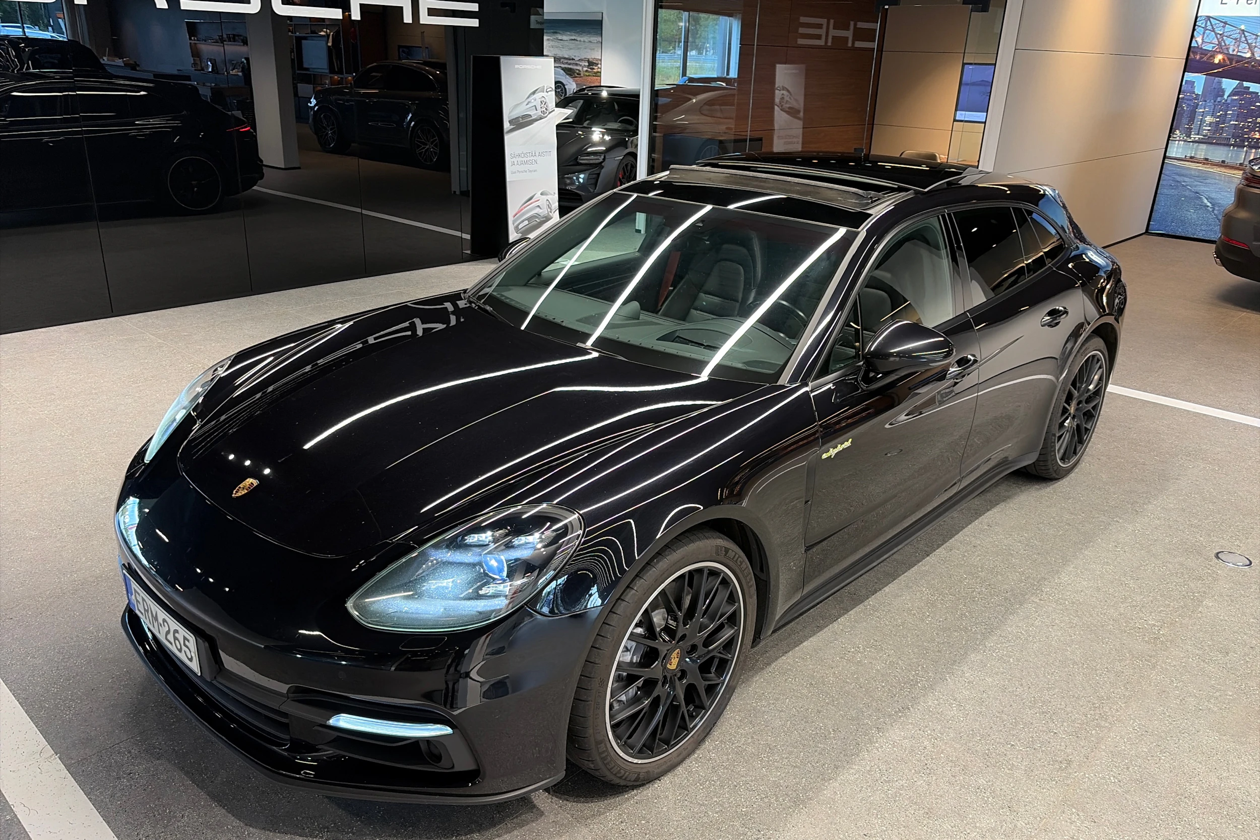 Musta Porsche Panamera 2019 kuva 27.