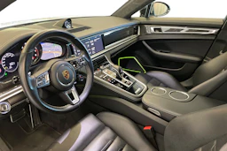 valkoinen Porsche Panamera 2019 kuva 6.