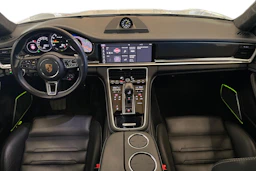 valkoinen Porsche Panamera 2019 kuva 7.