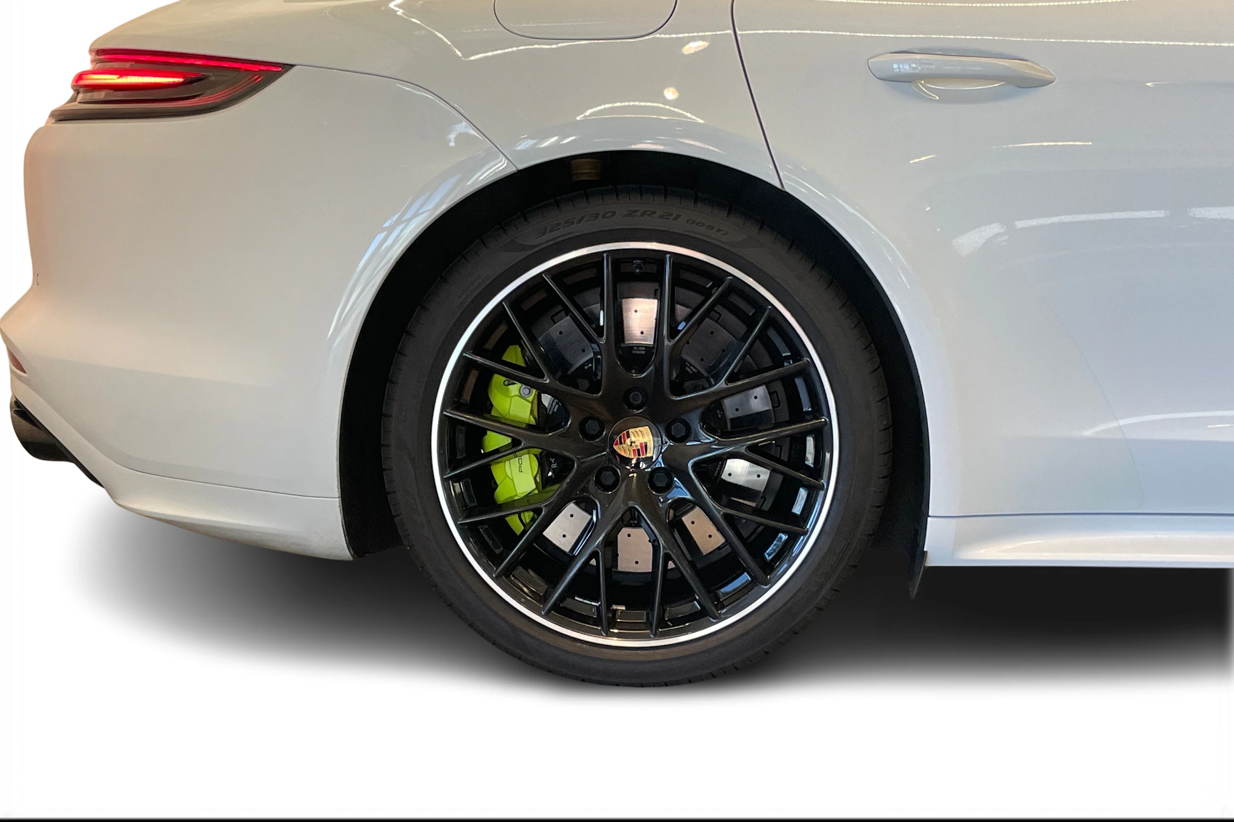 valkoinen Porsche Panamera 2019 kuva 8.