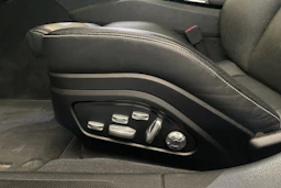 valkoinen Porsche Panamera 2019 kuva 11.