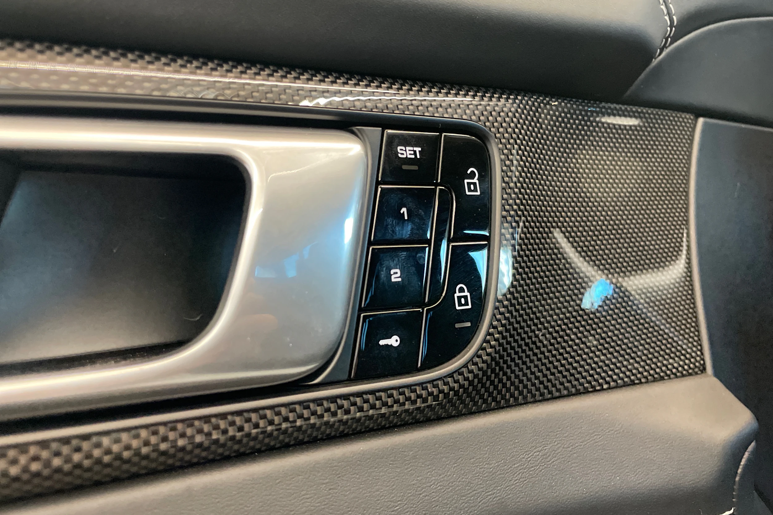 valkoinen Porsche Panamera 2019 kuva 13.