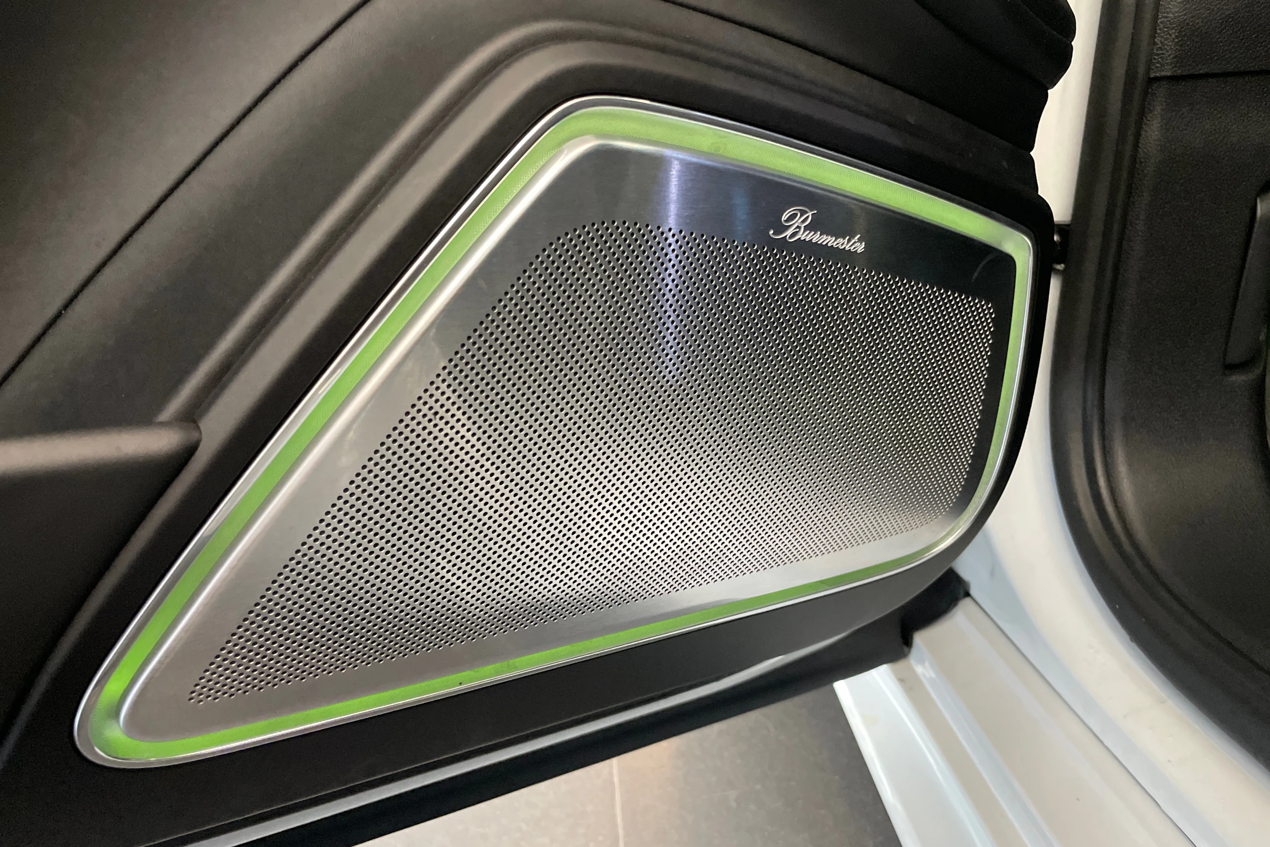 valkoinen Porsche Panamera 2019 kuva 14.