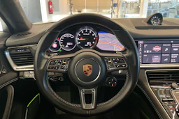 valkoinen Porsche Panamera 2019 kuva 15.