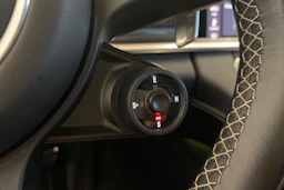 valkoinen Porsche Panamera 2019 kuva 17.