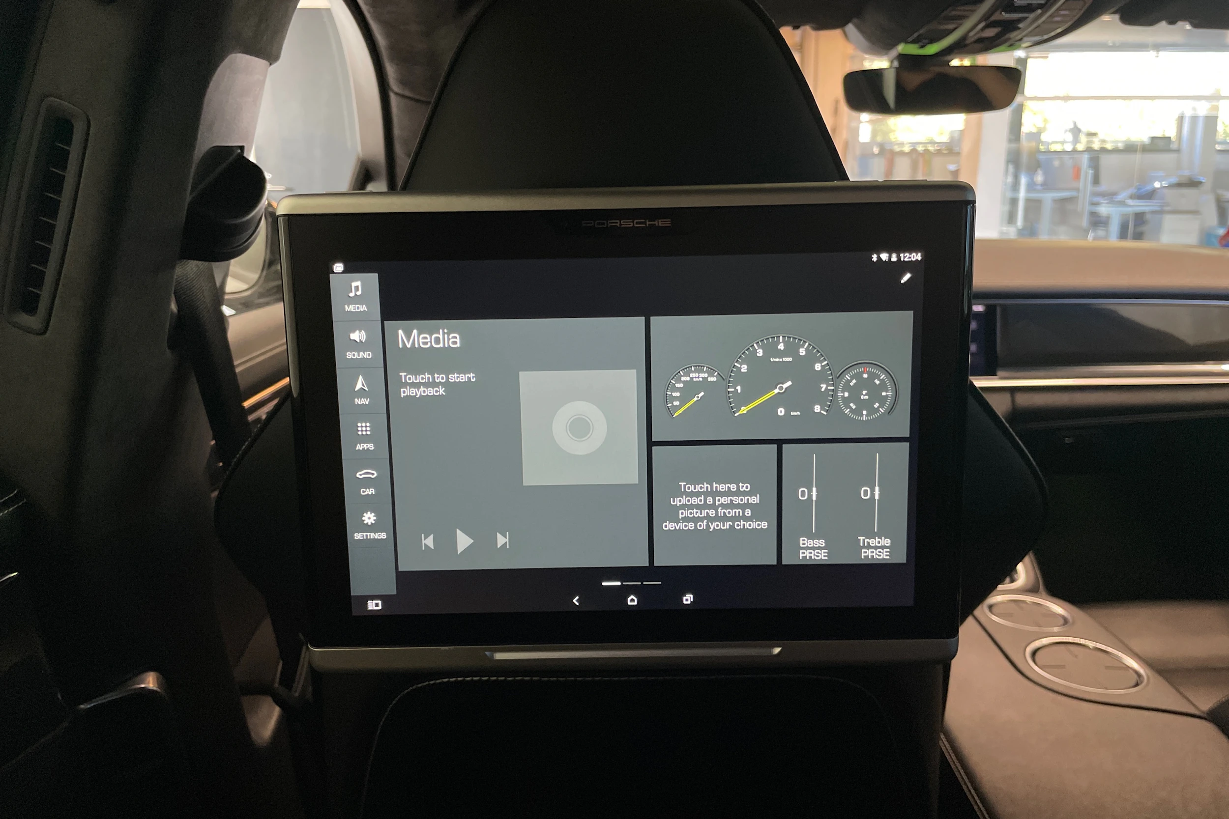 valkoinen Porsche Panamera 2019 kuva 25.
