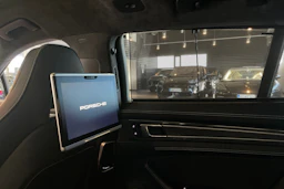 valkoinen Porsche Panamera 2019 kuva 26.