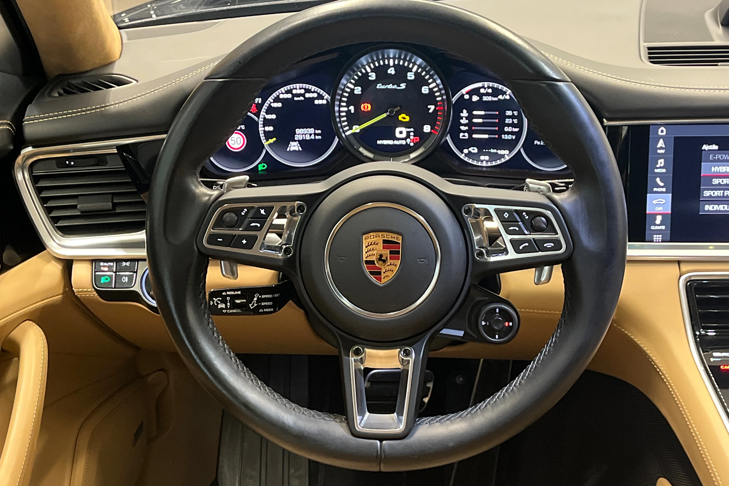 sininen Porsche Panamera 2019 kuva 9.