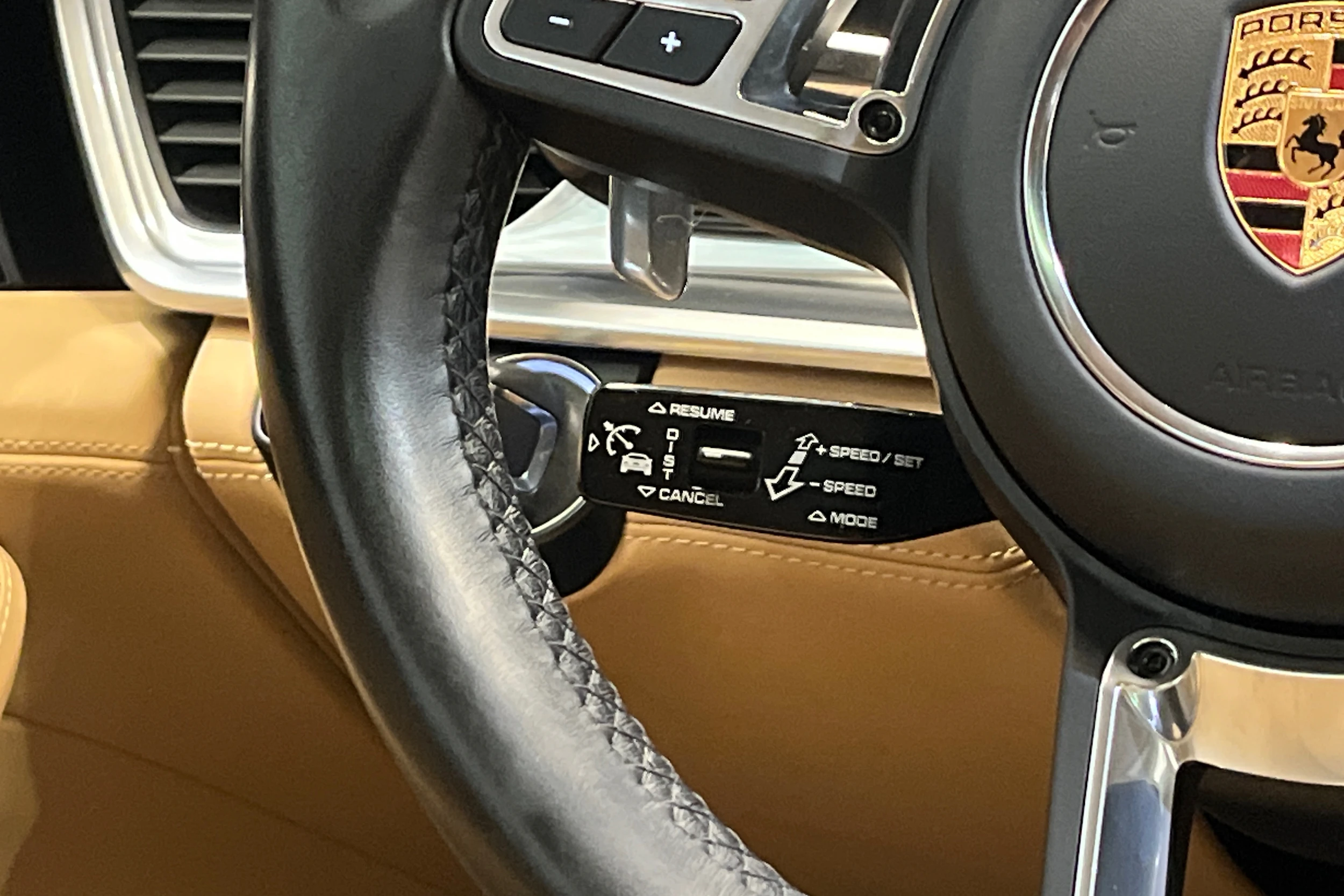 sininen Porsche Panamera 2019 kuva 10.