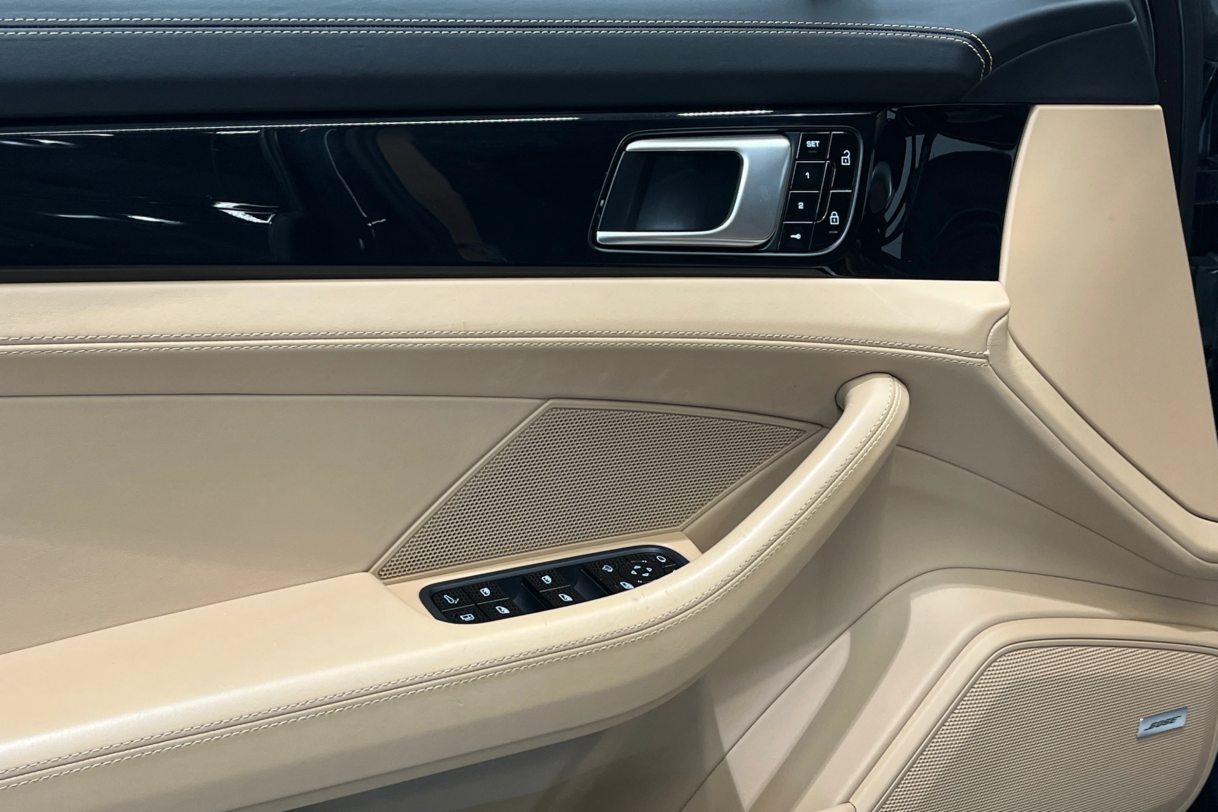 sininen Porsche Panamera 2019 kuva 11.