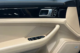sininen Porsche Panamera 2019 kuva 11.
