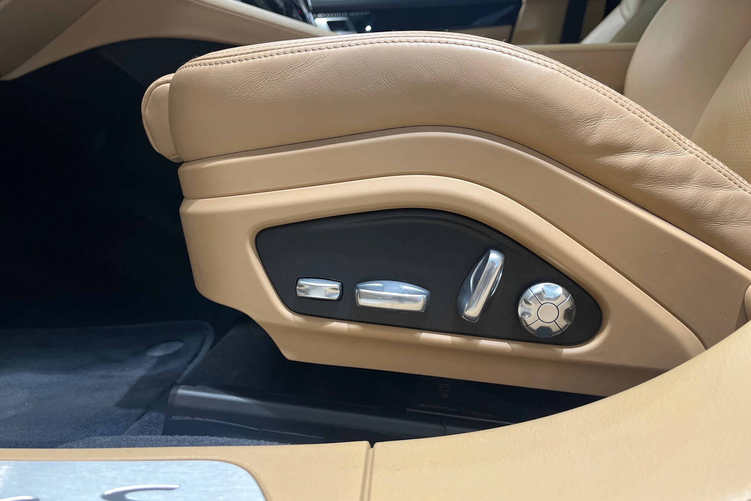 sininen Porsche Panamera 2019 kuva 13.