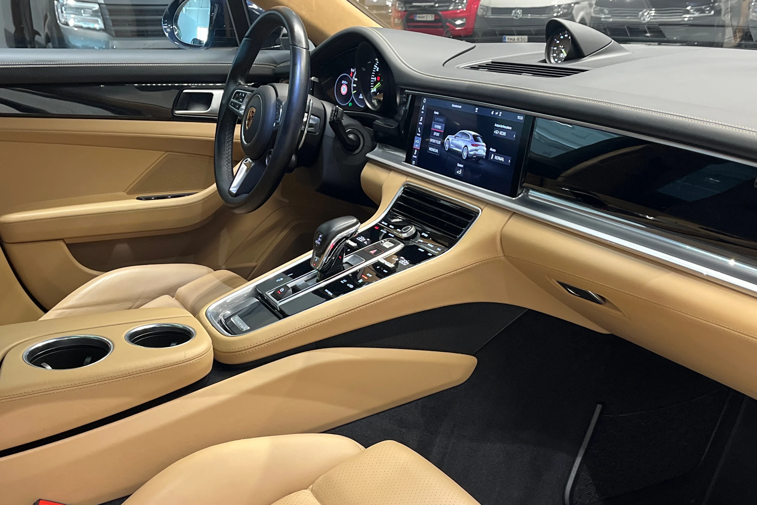 sininen Porsche Panamera 2019 kuva 15.