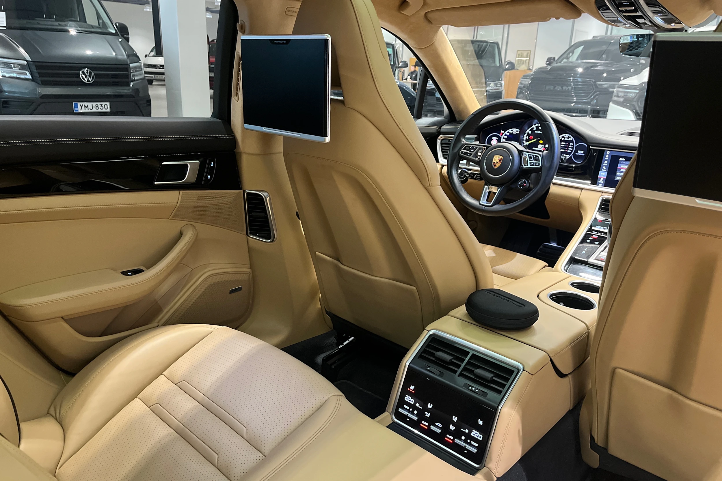 sininen Porsche Panamera 2019 kuva 17.