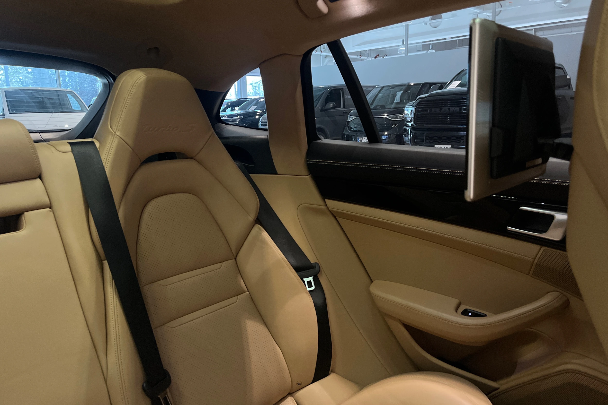 sininen Porsche Panamera 2019 kuva 19.