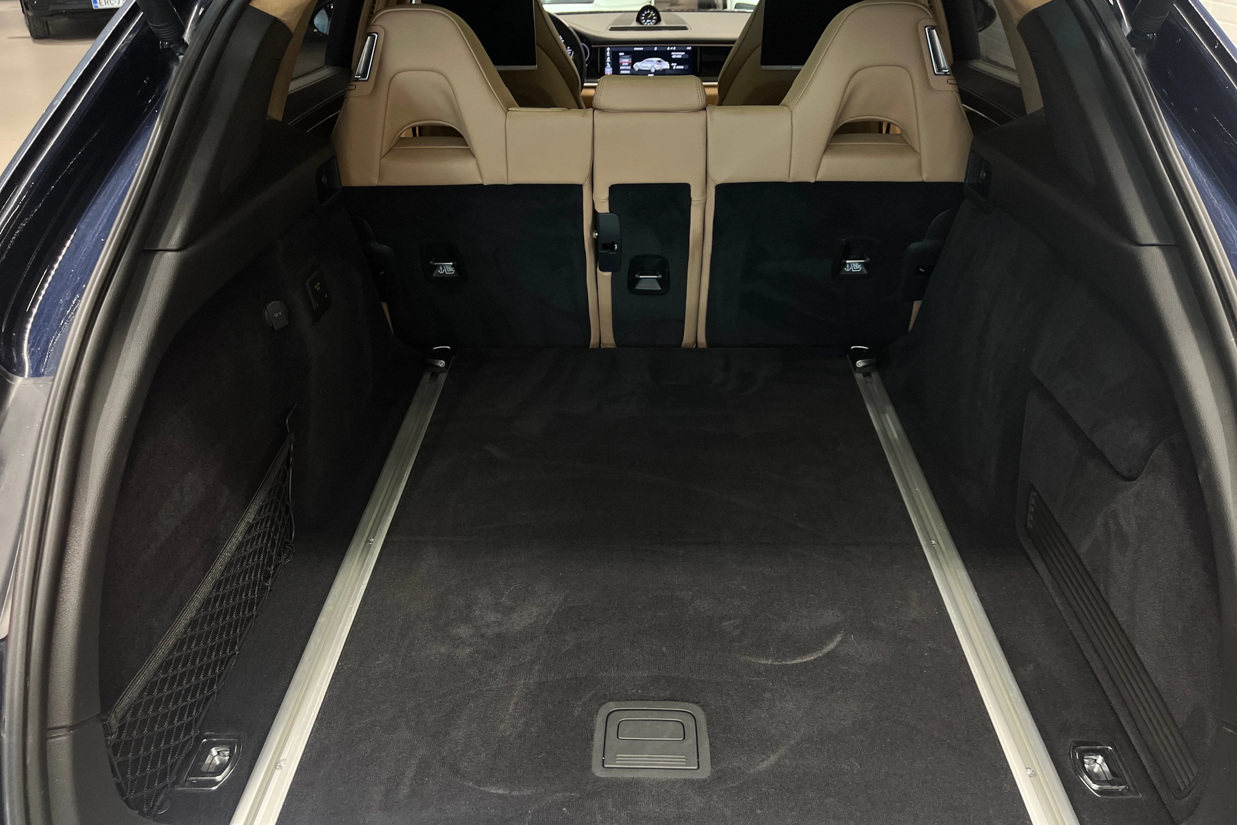 sininen Porsche Panamera 2019 kuva 22.