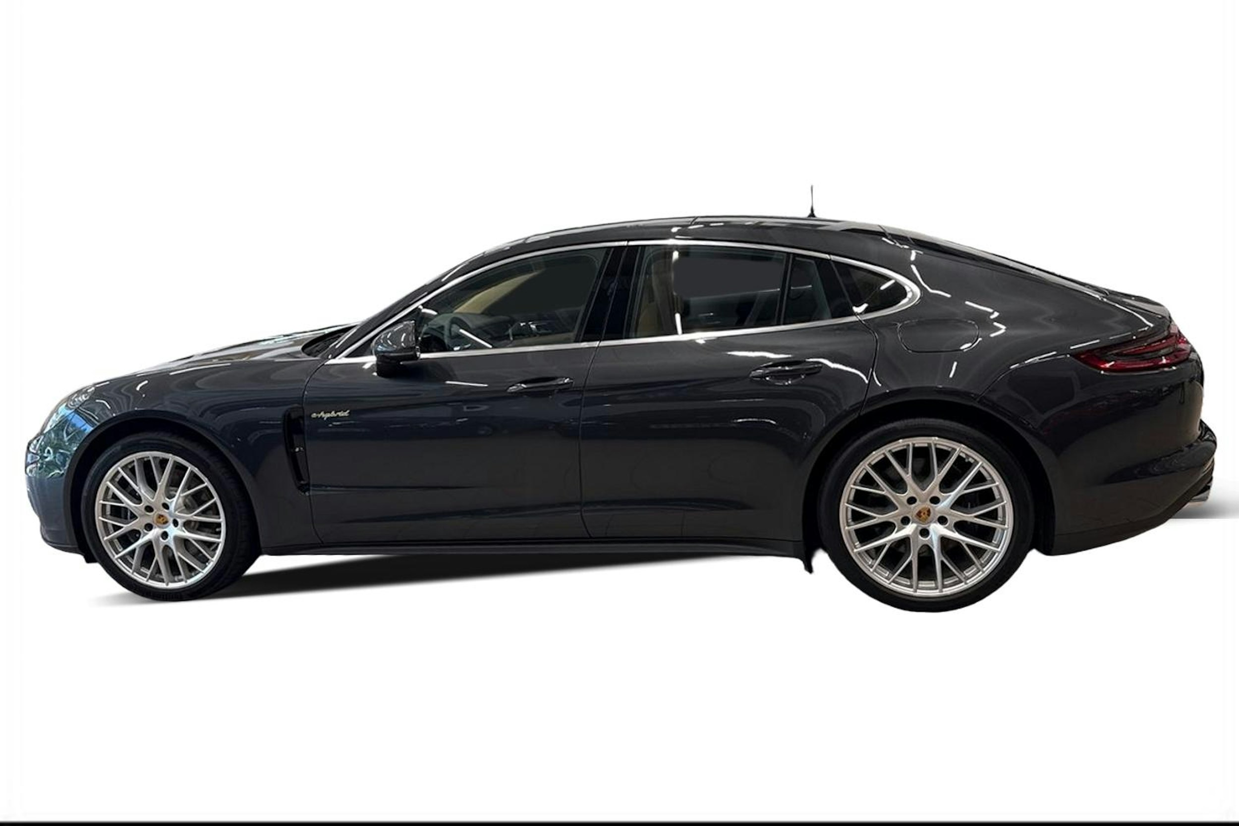 Harmaa Porsche Panamera 2020 kuva 5.