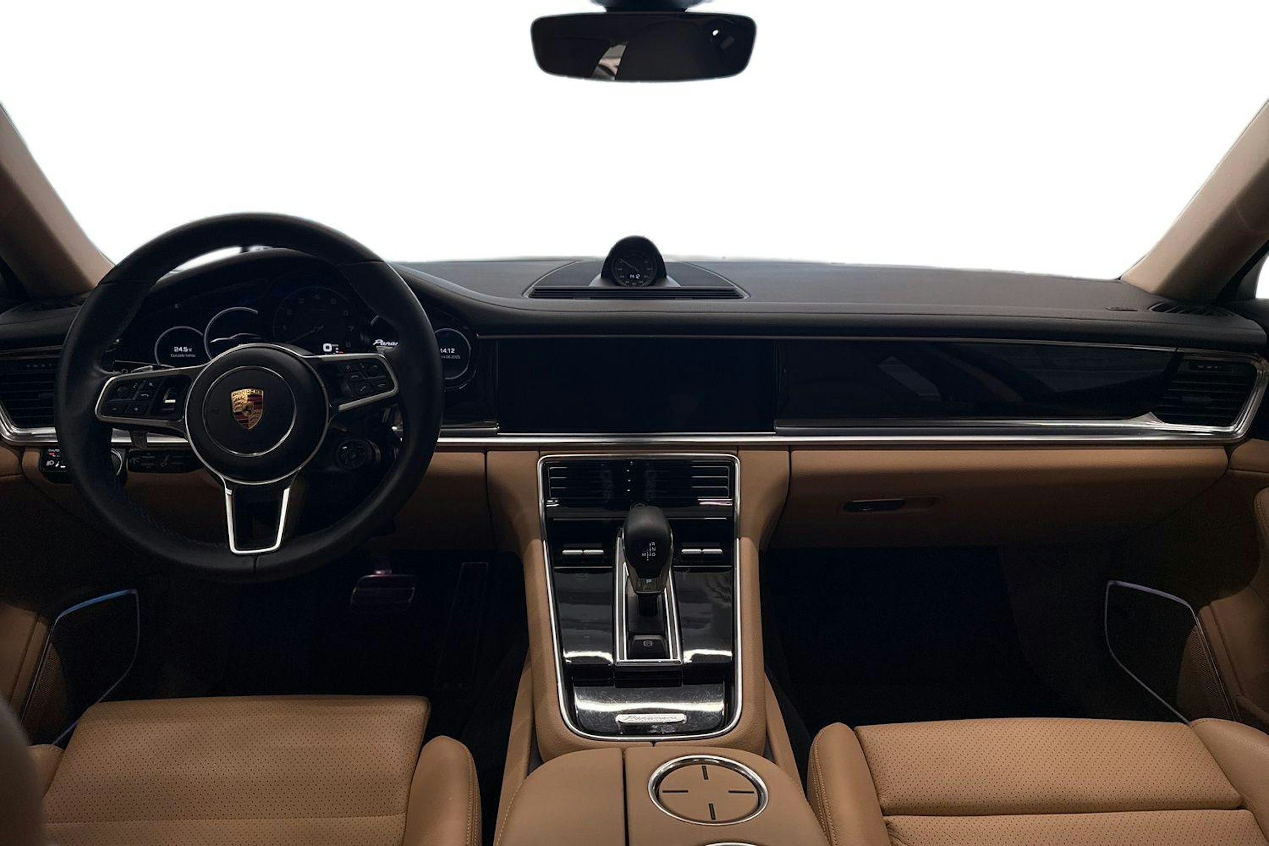 Harmaa Porsche Panamera 2020 kuva 7.
