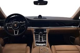 Harmaa Porsche Panamera 2020 kuva 7.