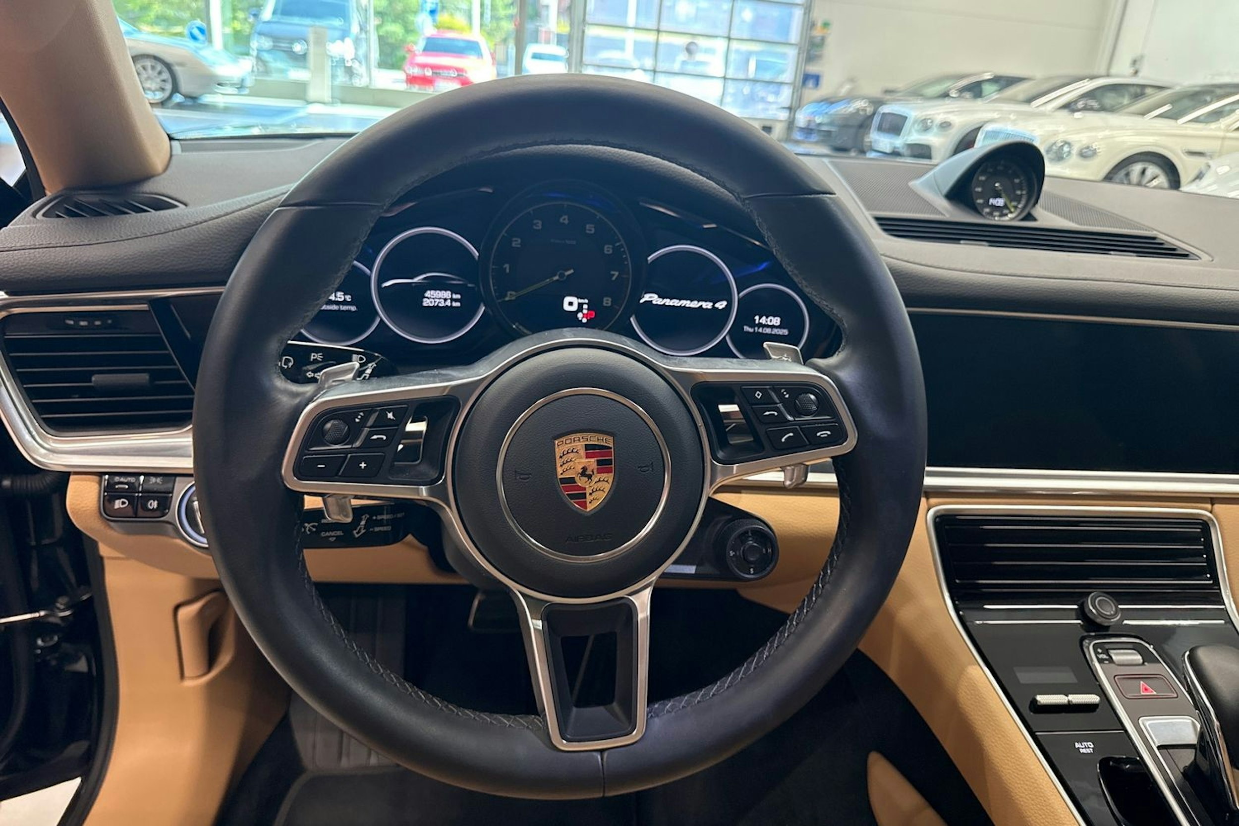Harmaa Porsche Panamera 2020 kuva 16.