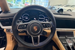 Harmaa Porsche Panamera 2020 kuva 16.