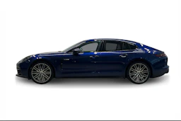 sininen Porsche Panamera 2020 kuva 6.