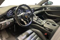 sininen Porsche Panamera 2020 kuva 7.