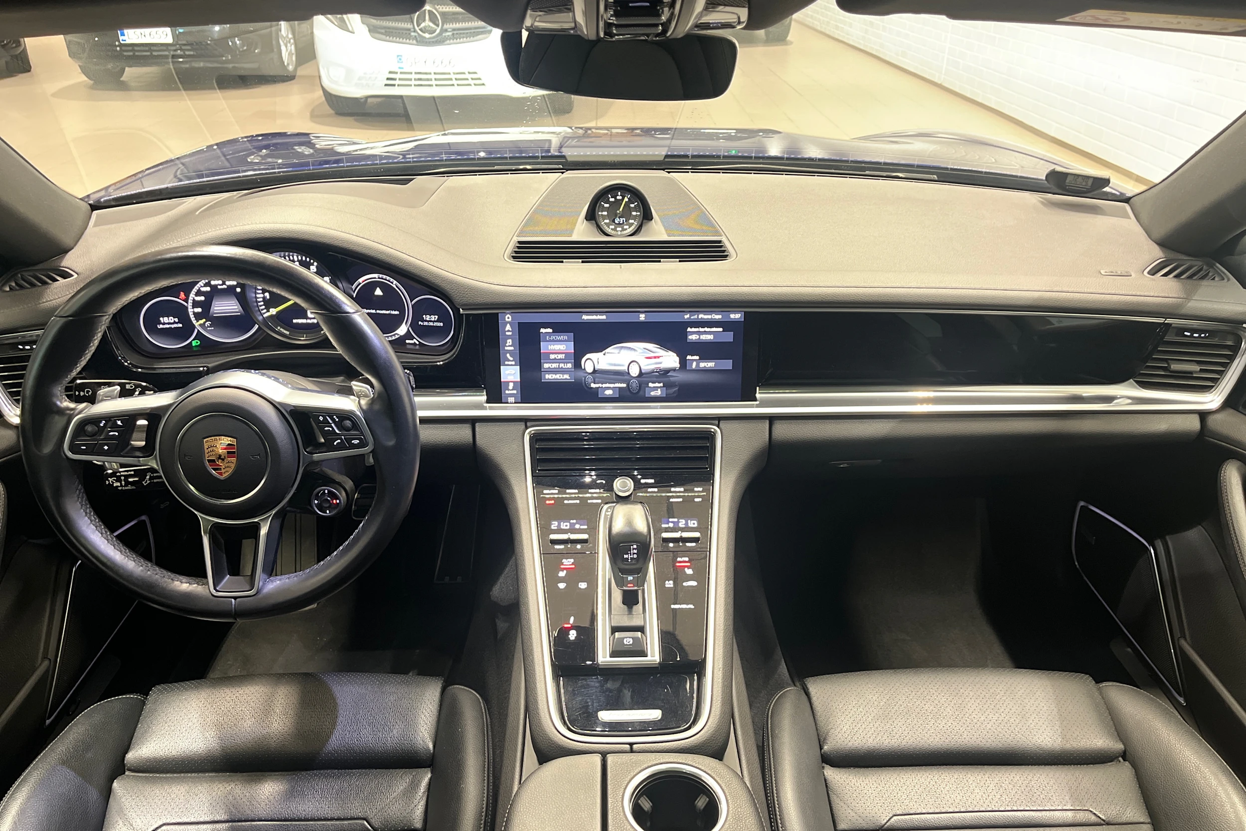 sininen Porsche Panamera 2020 kuva 10.