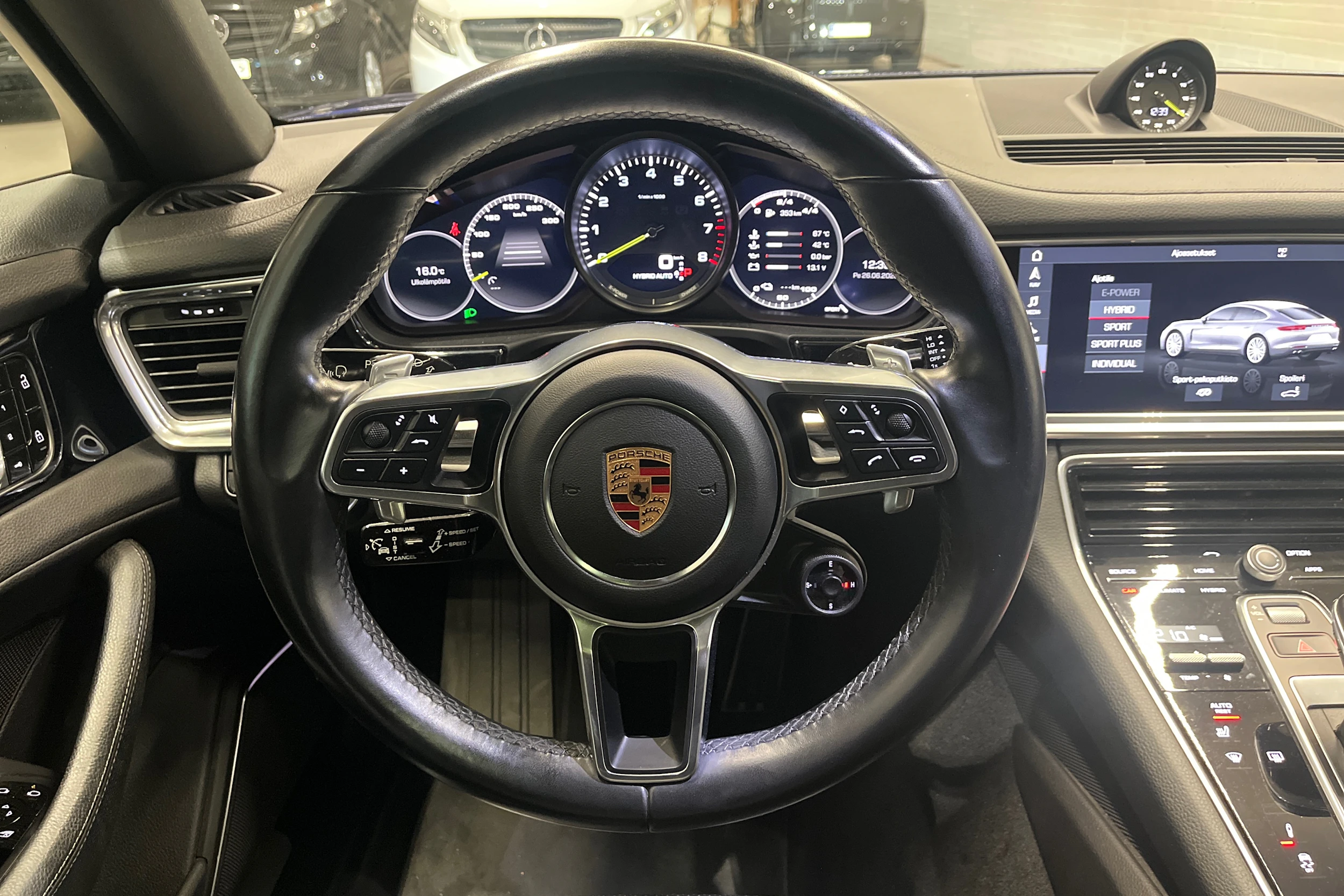 sininen Porsche Panamera 2020 kuva 14.